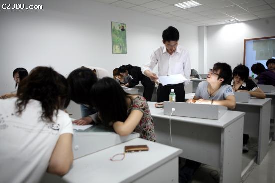 教務(wù)處副處長(zhǎng)商紅桃到常州動(dòng)畫基地調(diào)研、考察