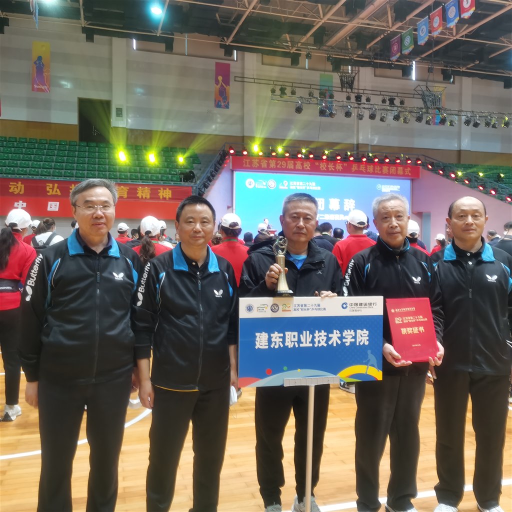 我校代表隊(duì)合影.jpg