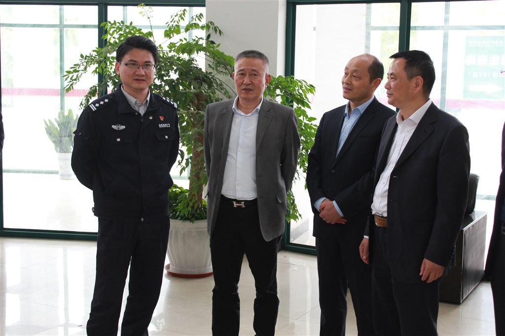 1常州市公安局黨委委員、政治部主任汪勤永親臨現(xiàn)場(chǎng)指導(dǎo)工作.JPG